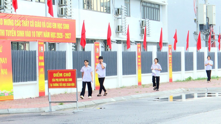 KỲ THI TUYỂN SINH VÀO LỚP 10 THPT NĂM HỌC 2026 – 2027 TRÊN ĐỊA BÀN XÃ THƯ LÂM DIỄN RA AN TOÀN, NGHIÊM TÚC, ĐÚNG QUY CHẾ- Ảnh 7.