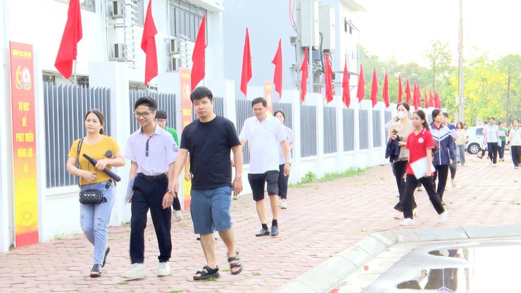 KỲ THI TUYỂN SINH VÀO LỚP 10 THPT NĂM HỌC 2026 – 2027 TRÊN ĐỊA BÀN XÃ THƯ LÂM DIỄN RA AN TOÀN, NGHIÊM TÚC, ĐÚNG QUY CHẾ- Ảnh 13.