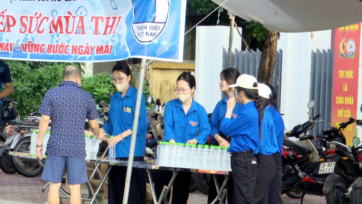 KỲ THI TUYỂN SINH VÀO LỚP 10 THPT NĂM HỌC 2026 – 2027 TRÊN ĐỊA BÀN XÃ THƯ LÂM DIỄN RA AN TOÀN, NGHIÊM TÚC, ĐÚNG QUY CHẾ- Ảnh 14.