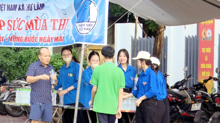KỲ THI TUYỂN SINH VÀO LỚP 10 THPT NĂM HỌC 2026 – 2027 TRÊN ĐỊA BÀN XÃ THƯ LÂM DIỄN RA AN TOÀN, NGHIÊM TÚC, ĐÚNG QUY CHẾ- Ảnh 15.