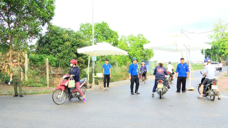 KỲ THI TUYỂN SINH VÀO LỚP 10 THPT NĂM HỌC 2026 – 2027 TRÊN ĐỊA BÀN XÃ THƯ LÂM DIỄN RA AN TOÀN, NGHIÊM TÚC, ĐÚNG QUY CHẾ- Ảnh 17.