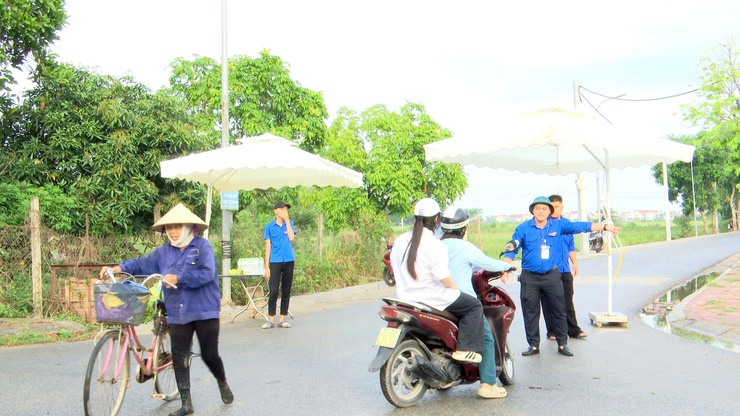 KỲ THI TUYỂN SINH VÀO LỚP 10 THPT NĂM HỌC 2026 – 2027 TRÊN ĐỊA BÀN XÃ THƯ LÂM DIỄN RA AN TOÀN, NGHIÊM TÚC, ĐÚNG QUY CHẾ- Ảnh 18.