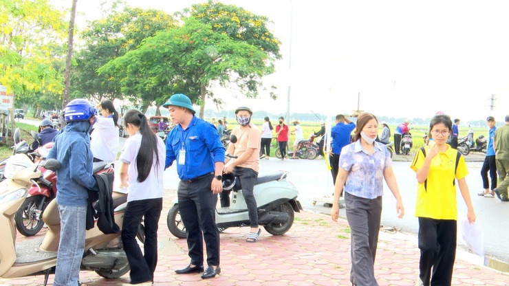 KỲ THI TUYỂN SINH VÀO LỚP 10 THPT NĂM HỌC 2026 – 2027 TRÊN ĐỊA BÀN XÃ THƯ LÂM DIỄN RA AN TOÀN, NGHIÊM TÚC, ĐÚNG QUY CHẾ- Ảnh 20.