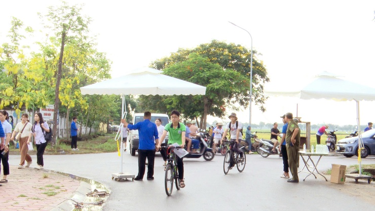 KỲ THI TUYỂN SINH VÀO LỚP 10 THPT NĂM HỌC 2026 – 2027 TRÊN ĐỊA BÀN XÃ THƯ LÂM DIỄN RA AN TOÀN, NGHIÊM TÚC, ĐÚNG QUY CHẾ- Ảnh 21.