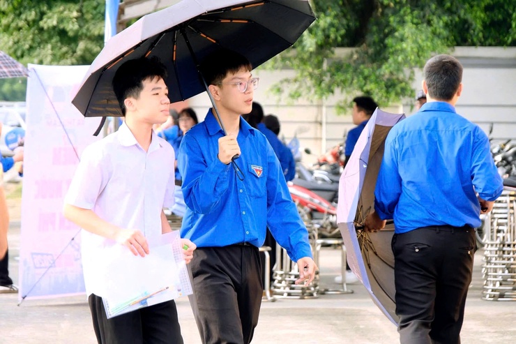 KỲ THI TUYỂN SINH VÀO LỚP 10 THPT NĂM HỌC 2026 – 2027 TRÊN ĐỊA BÀN XÃ THƯ LÂM DIỄN RA AN TOÀN, NGHIÊM TÚC, ĐÚNG QUY CHẾ- Ảnh 28.