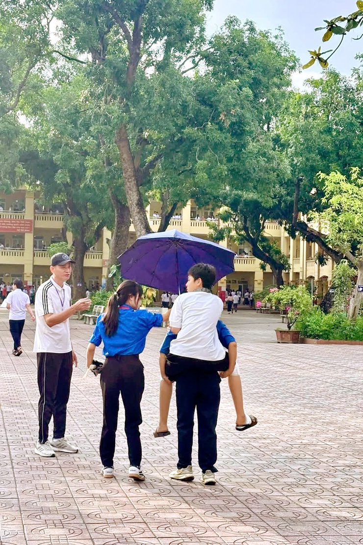 KỲ THI TUYỂN SINH VÀO LỚP 10 THPT NĂM HỌC 2026 – 2027 TRÊN ĐỊA BÀN XÃ THƯ LÂM DIỄN RA AN TOÀN, NGHIÊM TÚC, ĐÚNG QUY CHẾ- Ảnh 29.