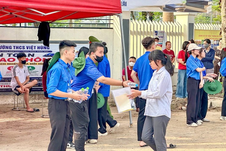 KỲ THI TUYỂN SINH VÀO LỚP 10 THPT NĂM HỌC 2026 – 2027 TRÊN ĐỊA BÀN XÃ THƯ LÂM DIỄN RA AN TOÀN, NGHIÊM TÚC, ĐÚNG QUY CHẾ- Ảnh 35.