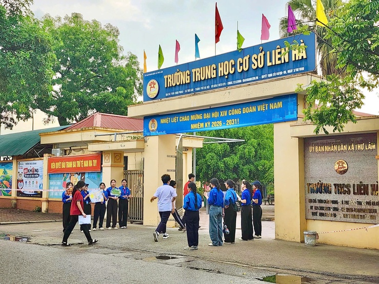 KỲ THI TUYỂN SINH VÀO LỚP 10 THPT NĂM HỌC 2026 – 2027 TRÊN ĐỊA BÀN XÃ THƯ LÂM DIỄN RA AN TOÀN, NGHIÊM TÚC, ĐÚNG QUY CHẾ- Ảnh 36.