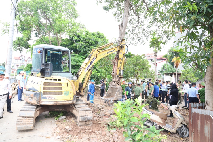 Vĩnh Thanh kiên quyết xử lý vi phạm lấn chiếm đất công tại thôn Phương Trạch- Ảnh 13.