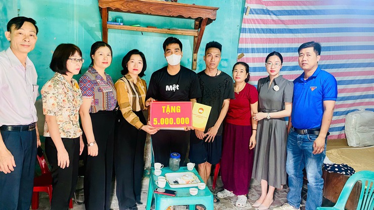 LÃNH ĐẠO XÃ PHƯỢNG DỰC THĂM HỎI, ĐỘNG VIÊN VÀ HỖ TRỢ CHÁU ĐINH VĂN HOÀNG CÓ HOÀN CẢNH ĐẶC BIỆT KHÓ KHĂN- Ảnh 2.