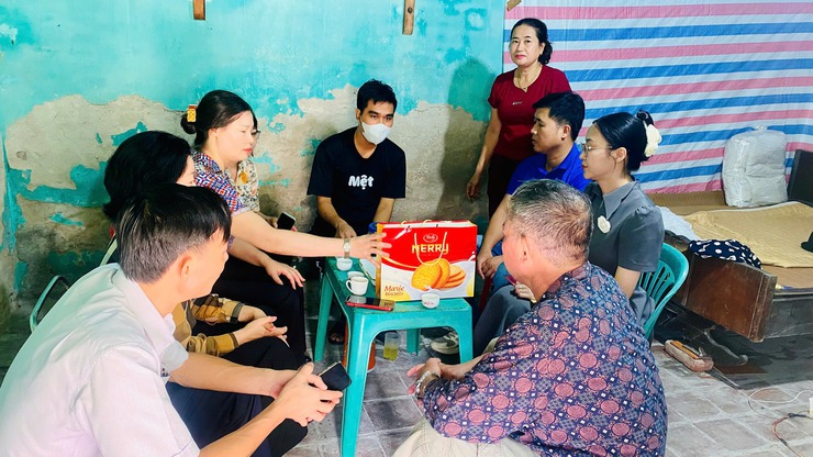 LÃNH ĐẠO XÃ PHƯỢNG DỰC THĂM HỎI, ĐỘNG VIÊN VÀ HỖ TRỢ CHÁU ĐINH VĂN HOÀNG CÓ HOÀN CẢNH ĐẶC BIỆT KHÓ KHĂN- Ảnh 1.