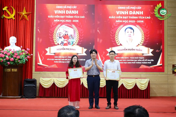 Xã Phú Cát tuyên dương, khen thưởng 43 học sinh tiêu biểu và vinh danh 21 giáo viên có thành tích trong công tác bồi dưỡng học sinh đạt thành tích cao năm học 2025 – 2026- Ảnh 6.