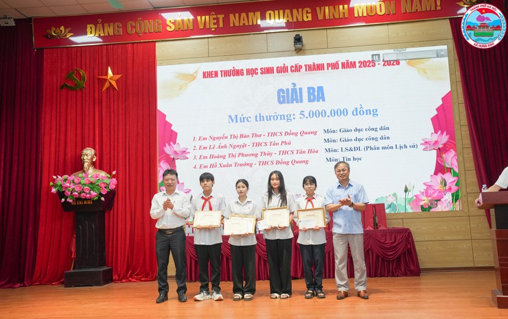 XÃ HƯNG ĐẠO TỔ CHỨC LỄ TUYÊN DƯƠNG, KHEN THƯỞNG HỌC SINH ĐẠT THÀNH TÍCH XUẤT SẮC NĂM HỌC 2025 - 2026; HƯỞNG ỨNG THÁNG HÀNH ĐỘNG VÌ TRẺ EM VÀ HOẠT ĐỘNG HÈ NĂM 2026- Ảnh 5.