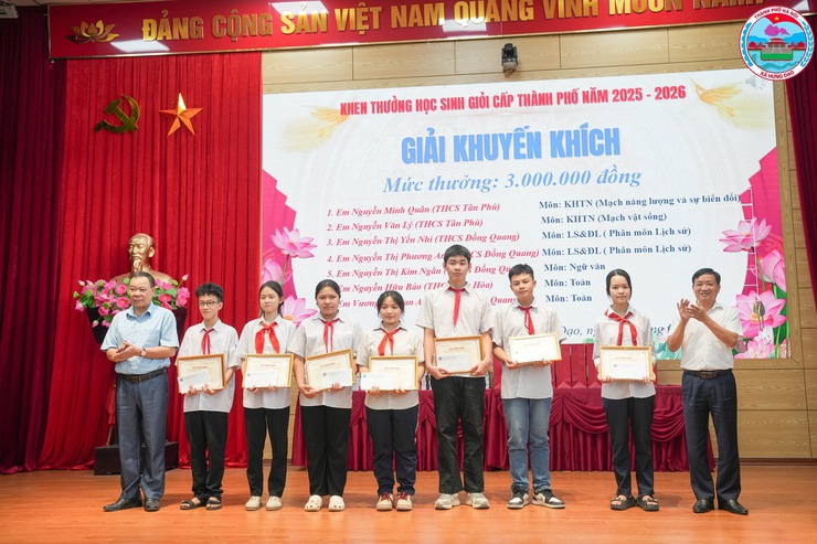 XÃ HƯNG ĐẠO TỔ CHỨC LỄ TUYÊN DƯƠNG, KHEN THƯỞNG HỌC SINH ĐẠT THÀNH TÍCH XUẤT SẮC NĂM HỌC 2025 - 2026; HƯỞNG ỨNG THÁNG HÀNH ĐỘNG VÌ TRẺ EM VÀ HOẠT ĐỘNG HÈ NĂM 2026- Ảnh 6.