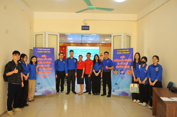 Hiệu quả từ các điểm "Bình dân học vụ số lưu động" 
trên địa bàn Phường Tương Mai 
- Ảnh 1.