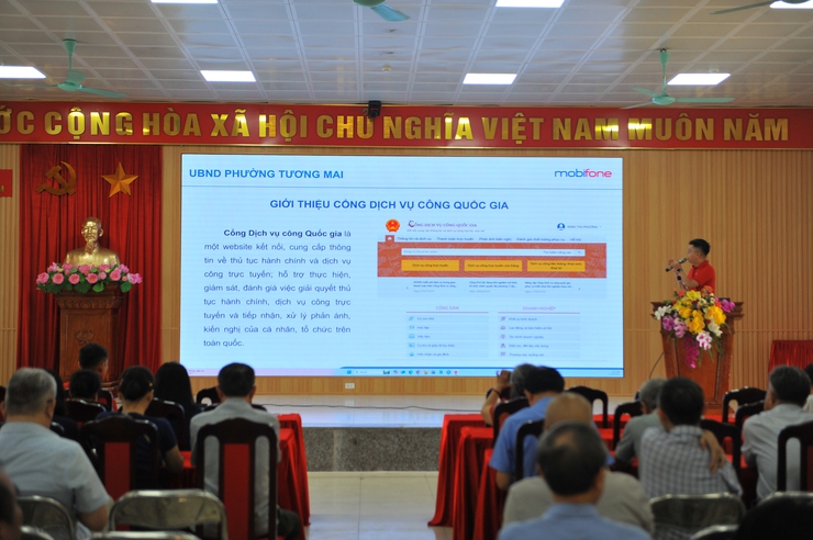 Phường Tương Mai tổ chức Hội nghị tập huấn kỹ năng số cho các Tổ chuyển đổi số cộng đồng trên địa bàn phường
- Ảnh 2.
