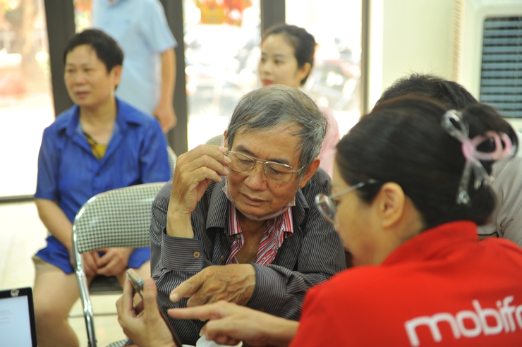 Hiệu quả từ các điểm "Bình dân học vụ số lưu động" 
trên địa bàn Phường Tương Mai 
- Ảnh 3.