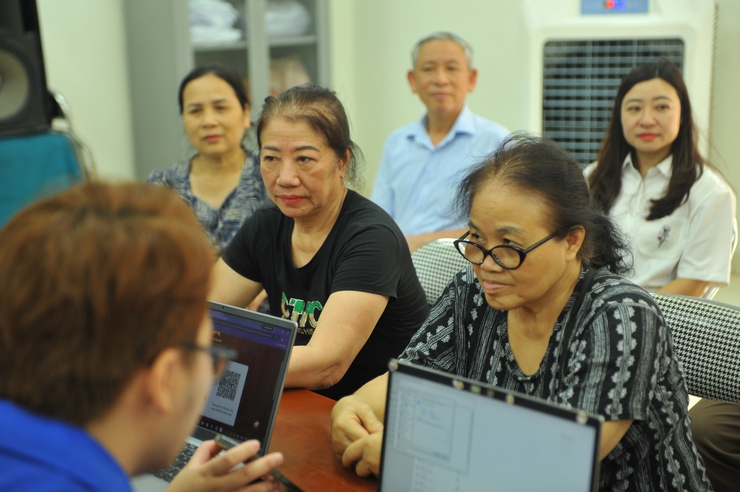 Hiệu quả từ các điểm "Bình dân học vụ số lưu động" 
trên địa bàn Phường Tương Mai 
- Ảnh 4.