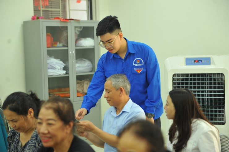 Hiệu quả từ các điểm "Bình dân học vụ số lưu động" 
trên địa bàn Phường Tương Mai 
- Ảnh 5.