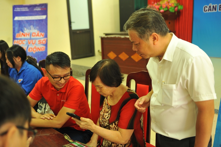 Hiệu quả từ các điểm "Bình dân học vụ số lưu động" 
trên địa bàn Phường Tương Mai 
- Ảnh 13.