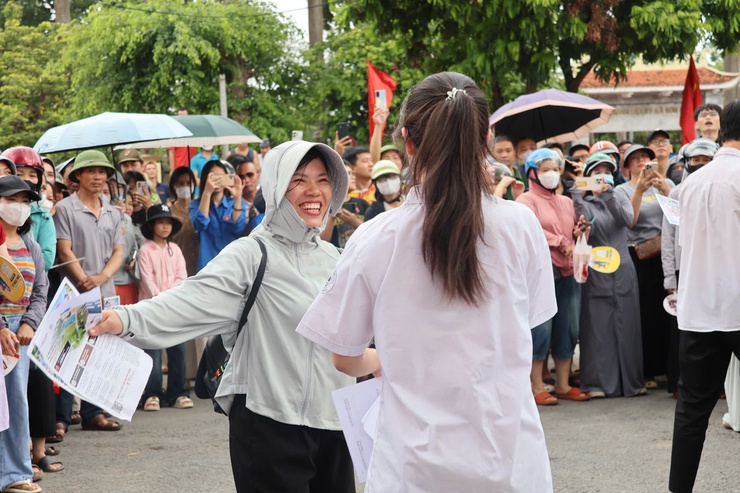 Kỳ thi vào lớp 10 THPT trên địa bàn xã Hoài Đức diễn ra an toàn, nghiêm túc và đúng quy chế- Ảnh 9.