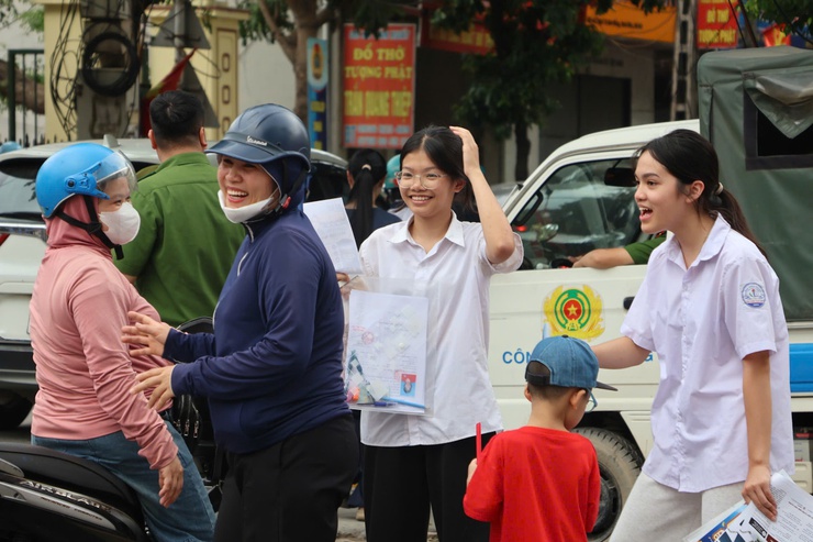 Kỳ thi vào lớp 10 THPT trên địa bàn xã Hoài Đức diễn ra an toàn, nghiêm túc và đúng quy chế- Ảnh 10.