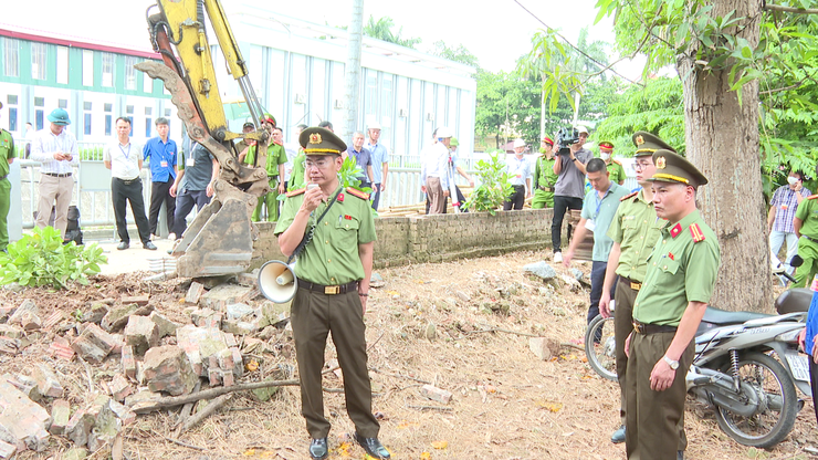 Vĩnh Thanh kiên quyết xử lý vi phạm lấn chiếm đất công tại thôn Phương Trạch- Ảnh 8.