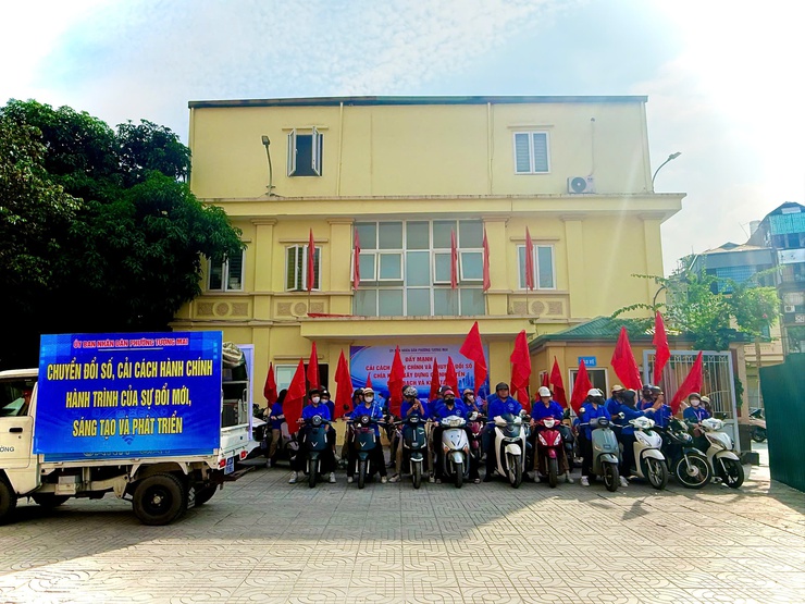 UBND phường Tương Mai tổ chức đoàn xe tuyên truyền lưu động Về công tác cải cách hành chính, chuyển đổi số trên địa bàn Phường 
- Ảnh 1.