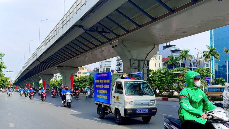 UBND phường Tương Mai tổ chức đoàn xe tuyên truyền lưu động Về công tác cải cách hành chính, chuyển đổi số trên địa bàn Phường 
- Ảnh 6.