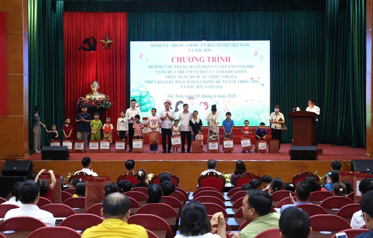 XÃ SÓC SƠN TẶNG 229 SUẤT QUÀ CHO TRẺ EM CÓ HOÀN CẢNH KHÓ KHĂN NHÂN NGÀY QUỐC TẾ THIẾU NHI 1/6- Ảnh 5.