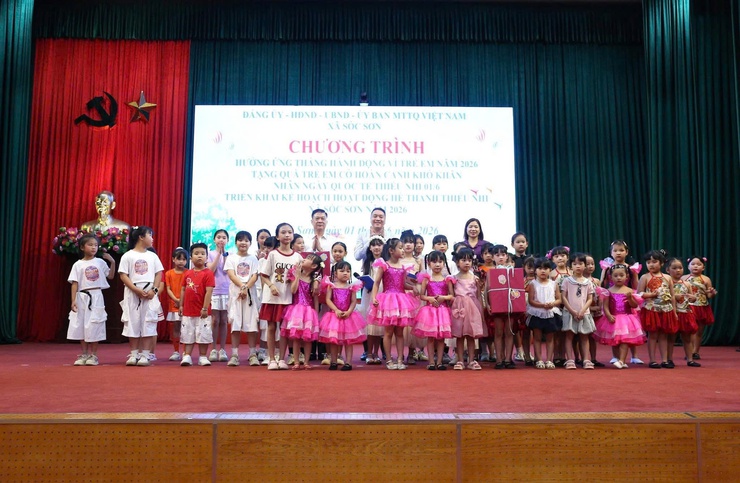 XÃ SÓC SƠN TẶNG 229 SUẤT QUÀ CHO TRẺ EM CÓ HOÀN CẢNH KHÓ KHĂN NHÂN NGÀY QUỐC TẾ THIẾU NHI 1/6- Ảnh 3.