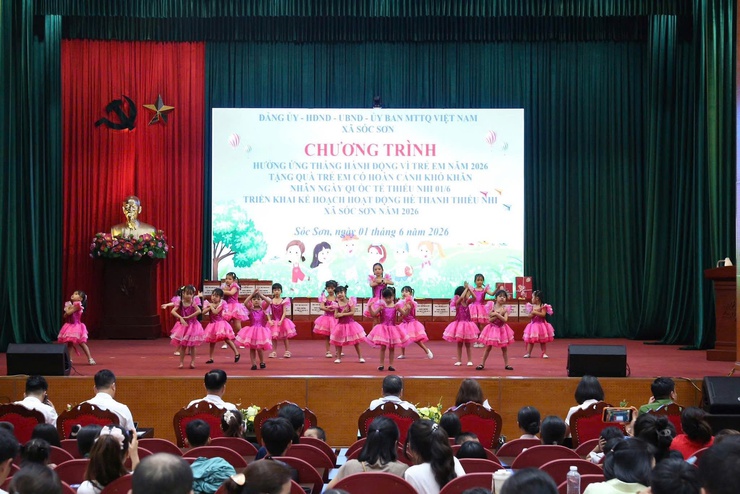 XÃ SÓC SƠN TẶNG 229 SUẤT QUÀ CHO TRẺ EM CÓ HOÀN CẢNH KHÓ KHĂN NHÂN NGÀY QUỐC TẾ THIẾU NHI 1/6- Ảnh 7.