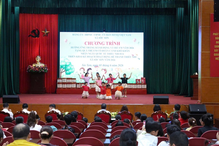 XÃ SÓC SƠN TẶNG 229 SUẤT QUÀ CHO TRẺ EM CÓ HOÀN CẢNH KHÓ KHĂN NHÂN NGÀY QUỐC TẾ THIẾU NHI 1/6- Ảnh 8.