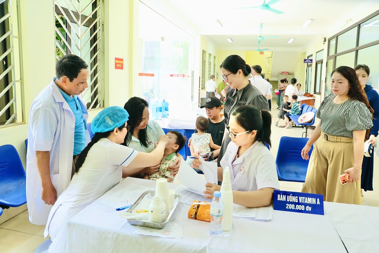 Ban Chỉ đạo Chăm sóc sức khỏe nhân dân, phòng chống dịch bệnh xã Phú Nghĩa kiểm tra công tác triển khai Chiến dịch bổ sung Vitamin A đợt I năm 2026- Ảnh 11.