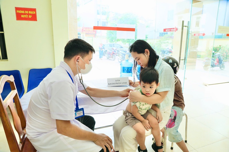 Ban Chỉ đạo Chăm sóc sức khỏe nhân dân, phòng chống dịch bệnh xã Phú Nghĩa kiểm tra công tác triển khai Chiến dịch bổ sung Vitamin A đợt I năm 2026- Ảnh 9.