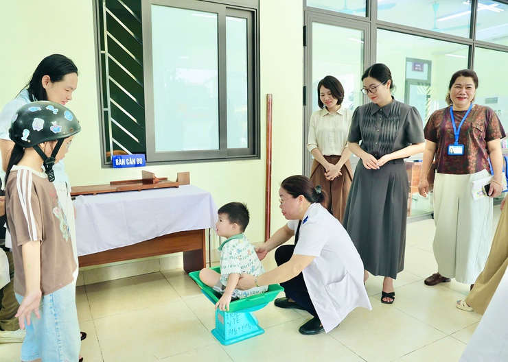 Ban Chỉ đạo Chăm sóc sức khỏe nhân dân, phòng chống dịch bệnh xã Phú Nghĩa kiểm tra công tác triển khai Chiến dịch bổ sung Vitamin A đợt I năm 2026- Ảnh 10.