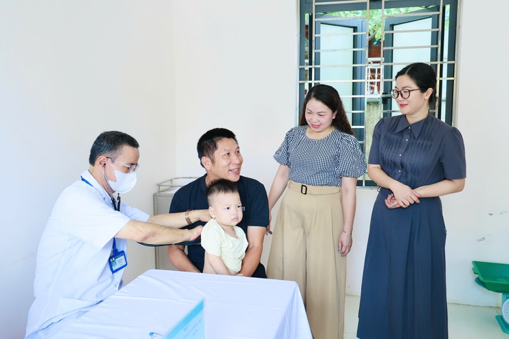Ban Chỉ đạo Chăm sóc sức khỏe nhân dân, phòng chống dịch bệnh xã Phú Nghĩa kiểm tra công tác triển khai Chiến dịch bổ sung Vitamin A đợt I năm 2026- Ảnh 2.
