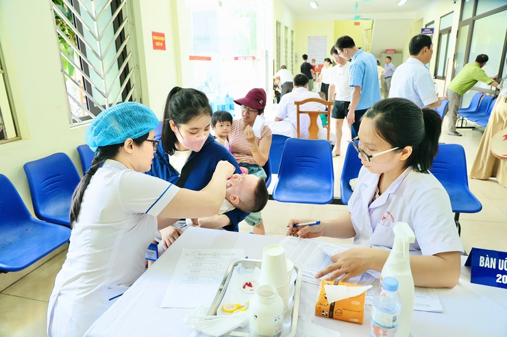 Ban Chỉ đạo Chăm sóc sức khỏe nhân dân, phòng chống dịch bệnh xã Phú Nghĩa kiểm tra công tác triển khai Chiến dịch bổ sung Vitamin A đợt I năm 2026- Ảnh 6.