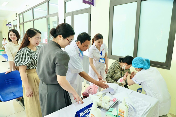 Ban Chỉ đạo Chăm sóc sức khỏe nhân dân, phòng chống dịch bệnh xã Phú Nghĩa kiểm tra công tác triển khai Chiến dịch bổ sung Vitamin A đợt I năm 2026- Ảnh 7.