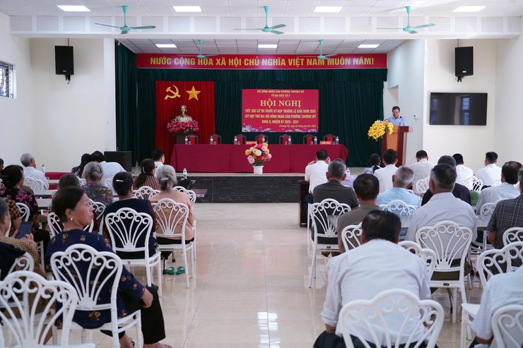 Chủ tịch UBND phường Chương Mỹ - Ông Trịnh Duy Oai cùng Tổ đại biểu số 3 HĐND phường tiếp xúc cử tri trước kỳ họp thường lệ giữa năm 2026- Ảnh 1.