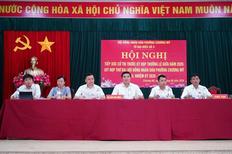 Chủ tịch UBND phường Chương Mỹ - Ông Trịnh Duy Oai cùng Tổ đại biểu số 3 HĐND phường tiếp xúc cử tri trước kỳ họp thường lệ giữa năm 2026- Ảnh 2.