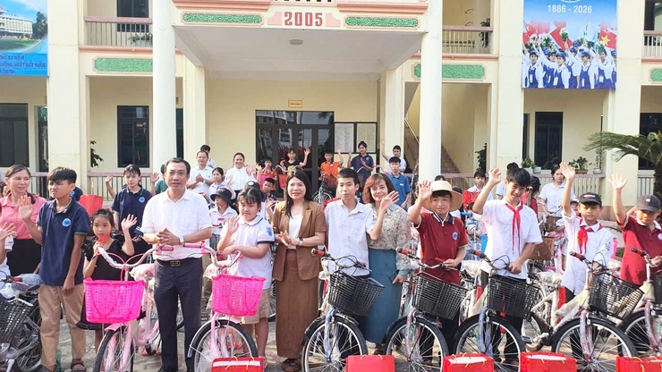 XÃ TRUNG GIÃ PHÁT ĐỘNG THÁNG HÀNH ĐỘNG VÌ TRẺ EM NĂM 2026
VỚI CHỦ ĐỀ “CHUNG TAY VÌ TRẺ EM HẠNH PHÚC, AN TOÀN, VỮNG BƯỚC TRONG KỶ NGUYÊN SỐ”
- Ảnh 10.
