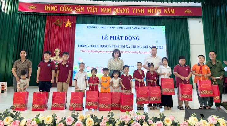 XÃ TRUNG GIÃ PHÁT ĐỘNG THÁNG HÀNH ĐỘNG VÌ TRẺ EM NĂM 2026
VỚI CHỦ ĐỀ “CHUNG TAY VÌ TRẺ EM HẠNH PHÚC, AN TOÀN, VỮNG BƯỚC TRONG KỶ NGUYÊN SỐ”
- Ảnh 12.
