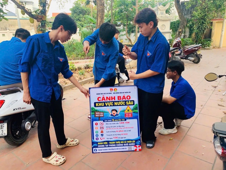 THIÊN LỘC TĂNG CƯỜNG PHÒNG, CHỐNG ĐUỐI NƯỚC CHO TRẺ EM: HOÀN THÀNH CẮM BIỂN CẢNH BÁO TẠI CÁC ĐIỂM NƯỚC SÂU NGUY HIỂM- Ảnh 2.