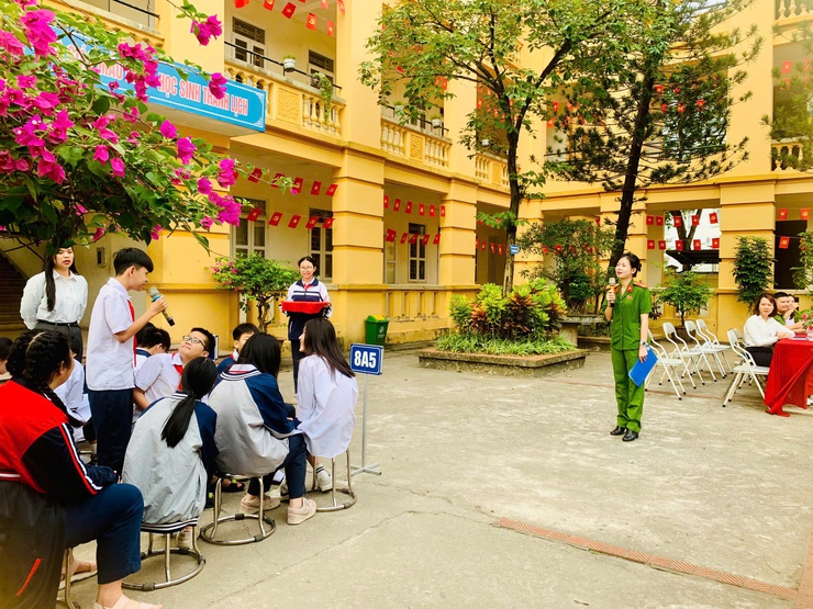 Công an phường Long Biên đẩy mạnh tuyên truyền phòng, chống tội phạm công nghệ cao và lừa đảo trên không gian mạng- Ảnh 3.