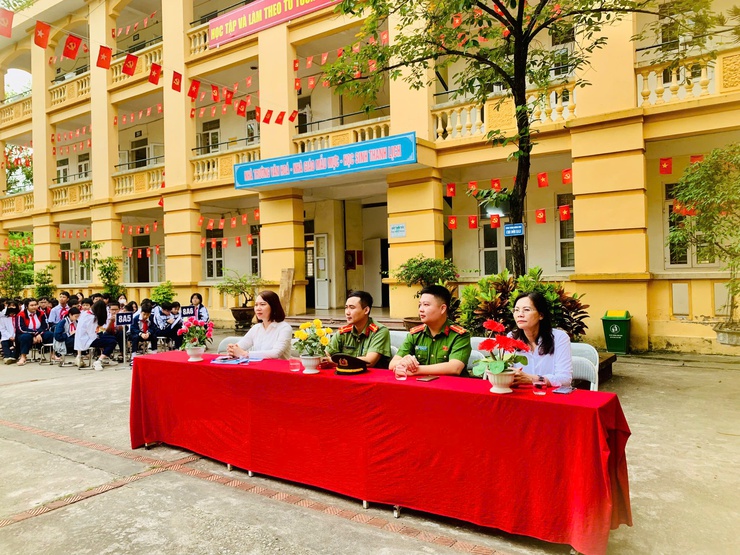 Công an phường Long Biên đẩy mạnh tuyên truyền phòng, chống tội phạm công nghệ cao và lừa đảo trên không gian mạng- Ảnh 1.