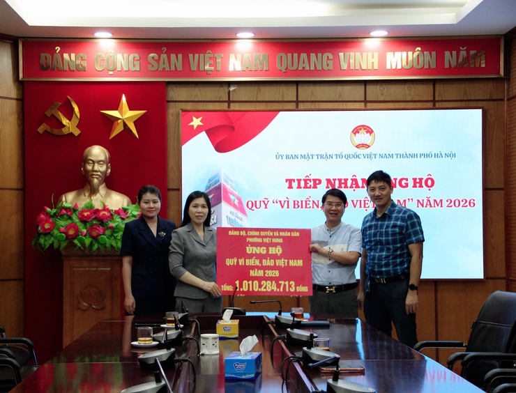 PHƯỜNG VIỆT HƯNG ỦNG HỘ HƠN 1 TỶ ĐỒNG CHO QUỸ “VÌ BIỂN, ĐẢO VIỆT NAM” NĂM 2026- Ảnh 1.