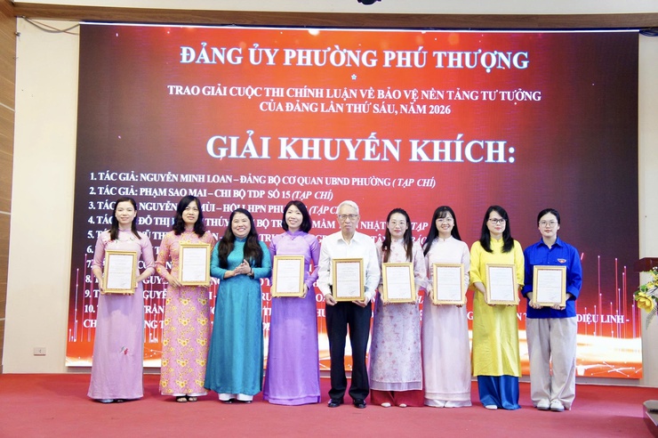 Phường Phú Thượng tổng kết, trao giải Cuộc thi chính luận bảo vệ nền tảng tư tưởng của Đảng lần thứ VI và Hội thi Báo cáo viên, Tuyên truyền viên giỏi năm 2026- Ảnh 11.