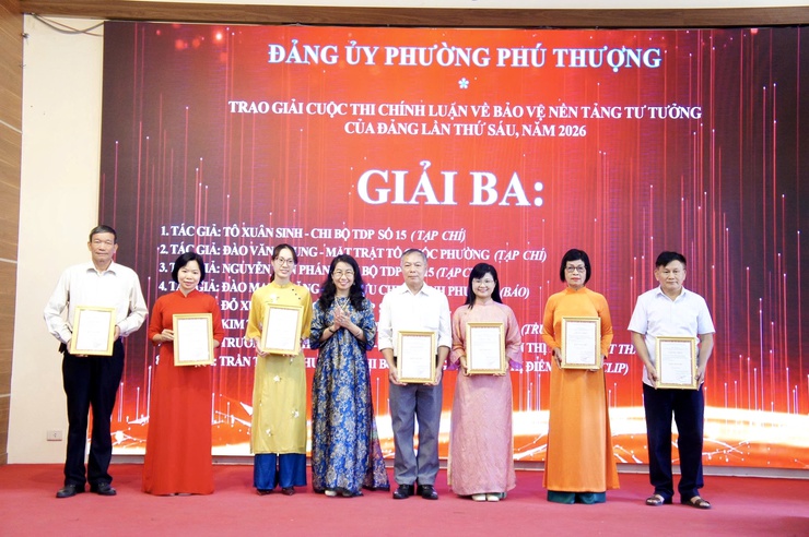Phường Phú Thượng tổng kết, trao giải Cuộc thi chính luận bảo vệ nền tảng tư tưởng của Đảng lần thứ VI và Hội thi Báo cáo viên, Tuyên truyền viên giỏi năm 2026- Ảnh 10.
