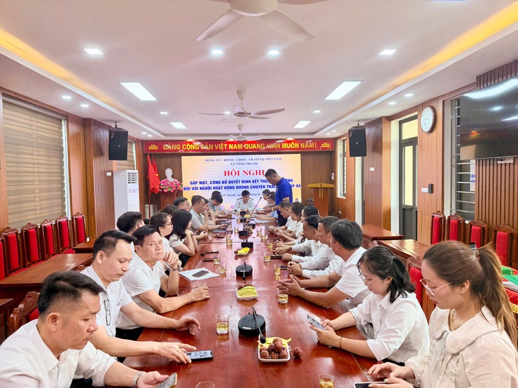 XÃ VĨNH THANH TRAO QUYẾT ĐỊNH NGHỈ CHẾ ĐỘ ĐỐI VỚI NGƯỜI HOẠT ĐỘNG KHÔNG CHUYÊN TRÁCH CẤP XÃ THEO NGHỊ ĐỊNH SỐ 154/2025/NĐ-CP- Ảnh 1.